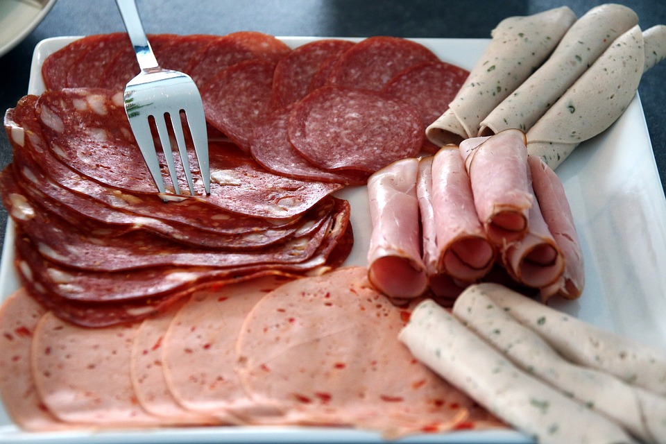 ДНК чумы свиней обнаружили в колбасе в Челябинской области