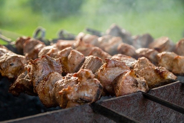 Эксперты: как выбрать мясо для шашлыка из свинины