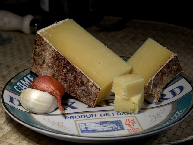 Чеддер из США стал самым дешевым сыром в мире