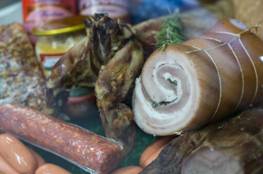Россельхознадзор предупредил о массовых случаях отравления мясной продукцией