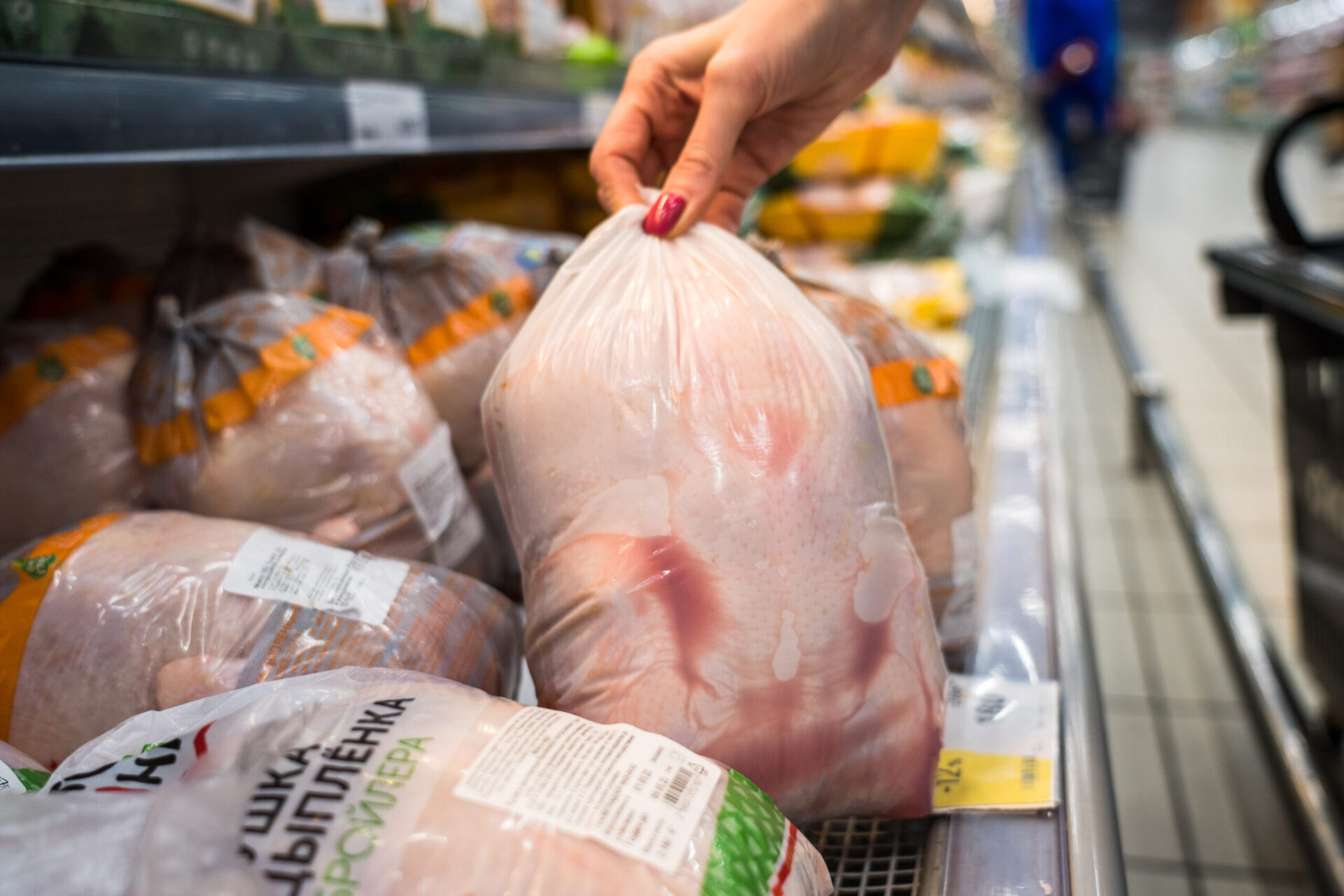 Цены на птицу показали наибольшее годовое падение среди продуктов животноводства в апреле