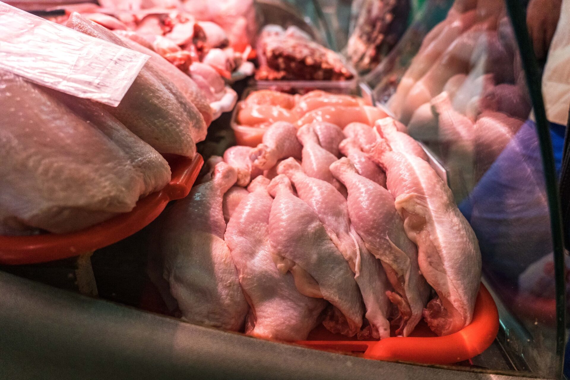 Бразилия наращивает экспорт мяса птицы на фоне новых вспышек гриппа птиц в соседних странах
