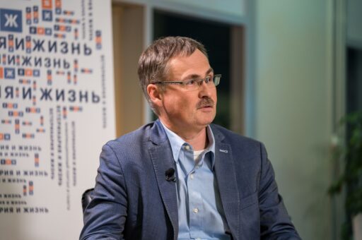 Директор Федерального исследовательского центра вирусологии и микробиологии Денис Колбасов в студии «ВиЖ»