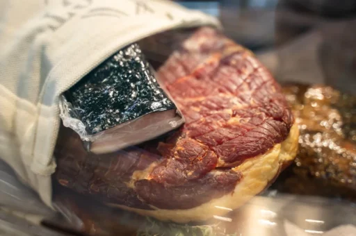 Четверть тонны небезопасной продукции пытались провезти в ручной клади пассажиры через терминалы Москвы