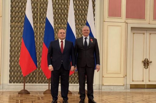Михаил Мишустин вручил Сергею Данкверту высокую государственную награду