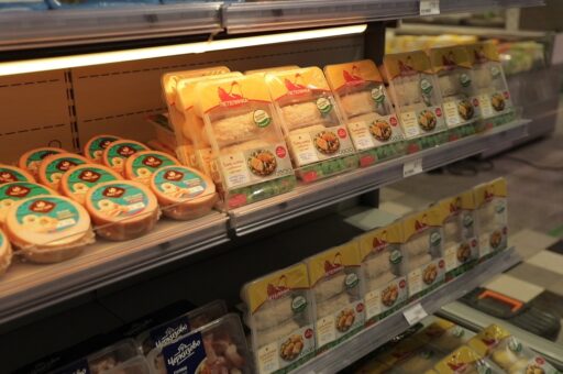 Мясную продукцию «Черкизово» помогает выкладывать на полки искусственный интеллект