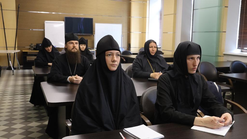 В ВГНКИ провели обучение для монашествующих РПЦ