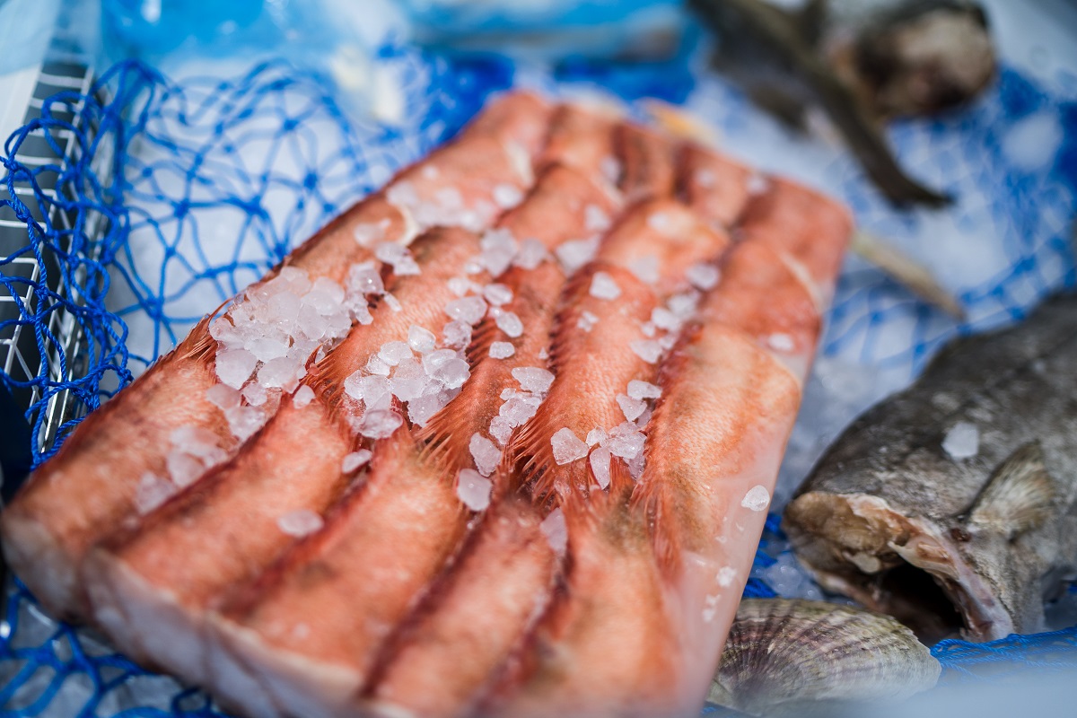 Премьер-министр Японии съел рыбу из Фукусимы, чтобы подтвердить безопасность морепродуктов в районе АЭС