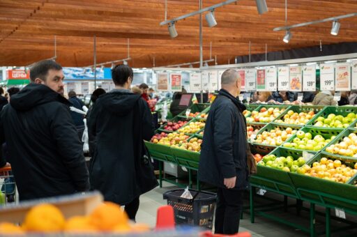 Кабмин не одобрил отмену налога для крупных торговых сетей за фудшеринг