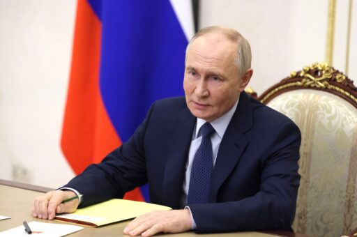 Путин поручил объединить пять казенных ветбиофабрик в одно НПО