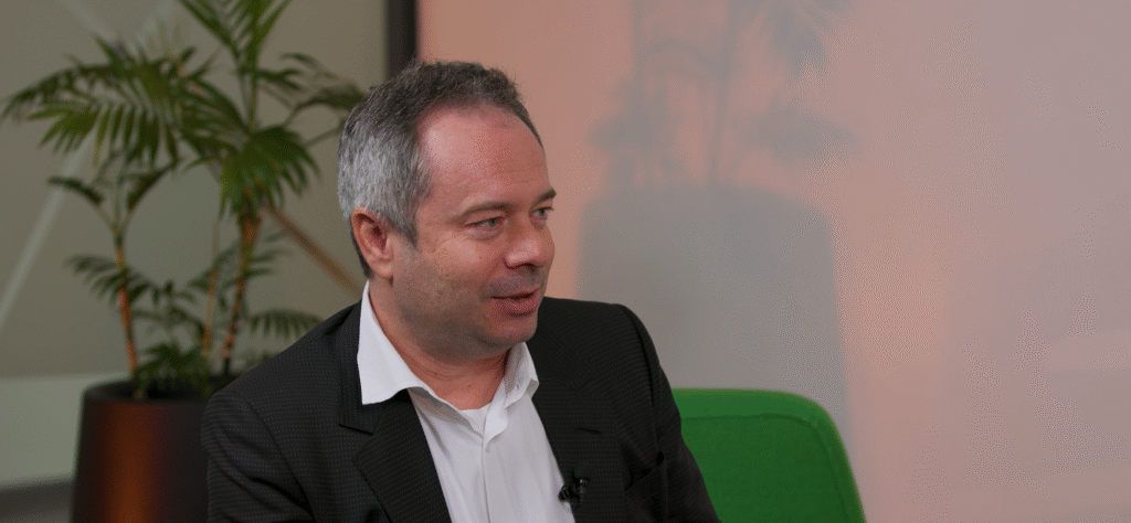 Как кошка Вижа из Донбасса стала звездой театра Куклачева и попала на обложку журнала