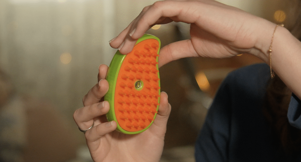 «ТехноХвост»: тестируем паровую щетку для кошек 