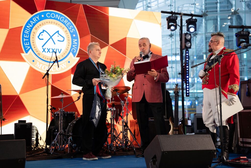 «Серебряный микроскоп» получила работа о протезировании лап у кошек